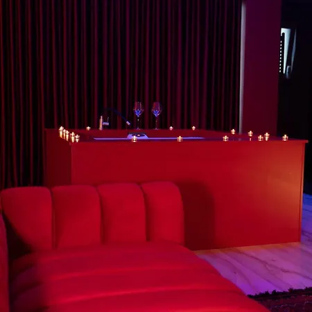Luxury Apartment *